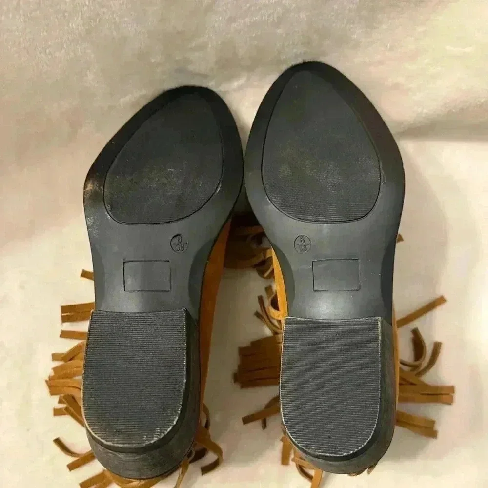 Maurice’s Gail slip on fringe ankle boots EUC Leather fringe. Women’s size 8